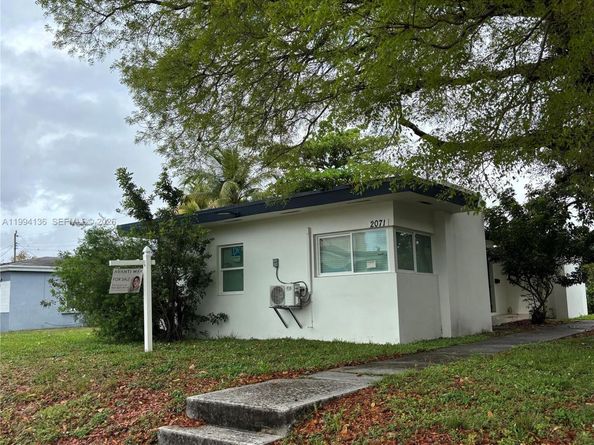 2071 NE 169th St, North Miami Beach FL 33162