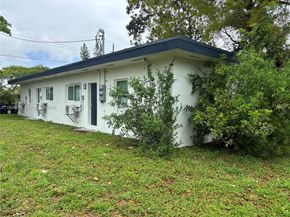 2071 NE 169th St, North Miami Beach FL 33162