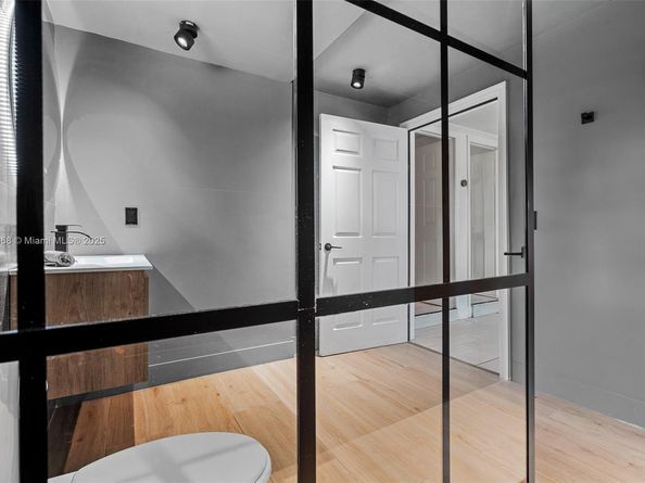 13751 NE 1st Ave, Miami FL 33161