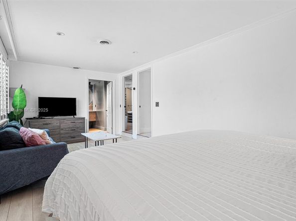 13751 NE 1st Ave, Miami FL 33161