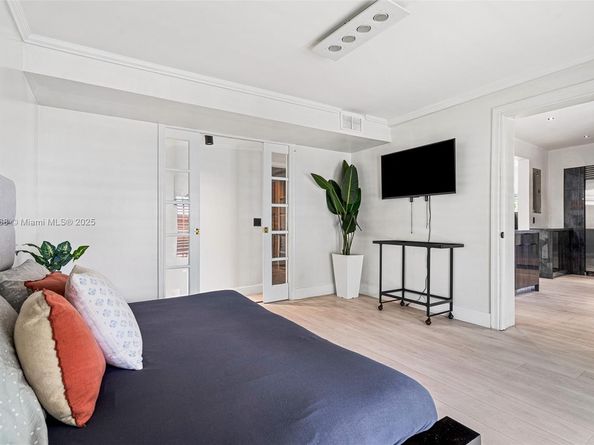 13751 NE 1st Ave, Miami FL 33161