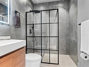 13751 NE 1st Ave, Miami FL 33161