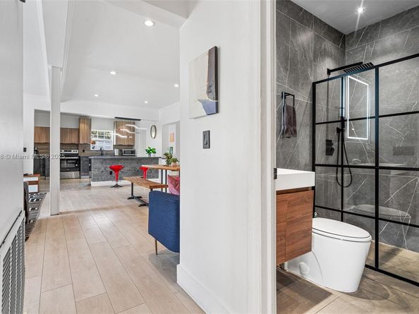 13751 NE 1st Ave, Miami FL 33161