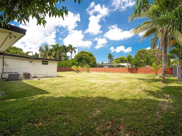 13751 NE 1st Ave, Miami FL 33161