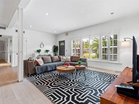 13751 NE 1st Ave, Miami FL 33161