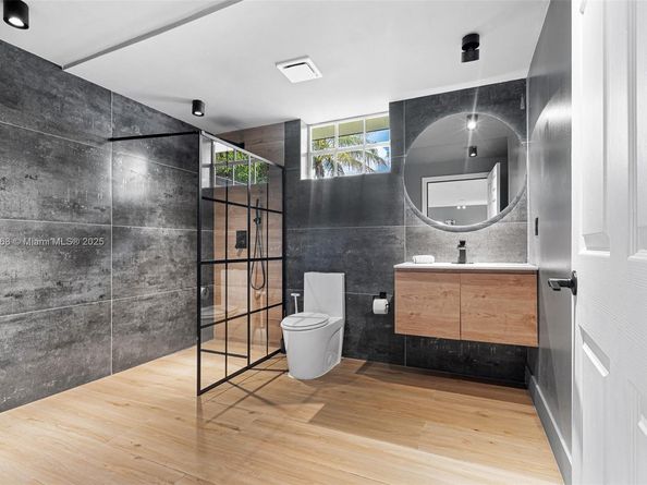 13751 NE 1st Ave, Miami FL 33161