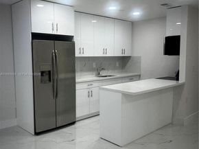 9402 SW 77th Ave L8, Miami FL 33156