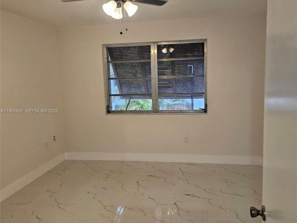 9402 SW 77th Ave L8, Miami FL 33156