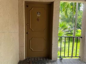 9402 SW 77th Ave L8, Miami FL 33156