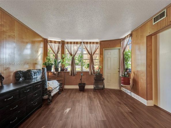 1750 NE 191st St 1061, Miami FL 33179