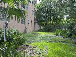 8897 Fontainebleau Blvd 103, Miami FL 33172