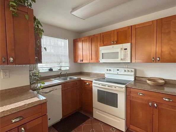 8897 Fontainebleau Blvd 103, Miami FL 33172