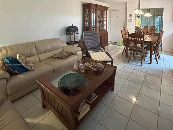 8897 Fontainebleau Blvd 103, Miami FL 33172