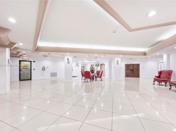 1300 NE Miami Gardens Dr 512E, Miami FL 33179