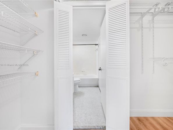 1300 NE Miami Gardens Dr 512E, Miami FL 33179