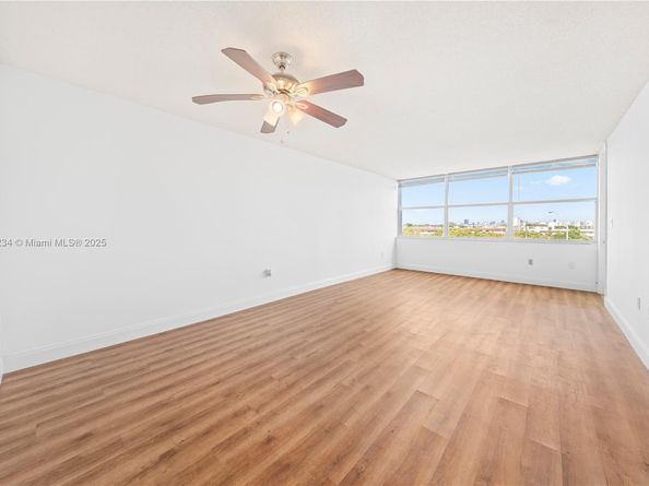 1300 NE Miami Gardens Dr 512E, Miami FL 33179