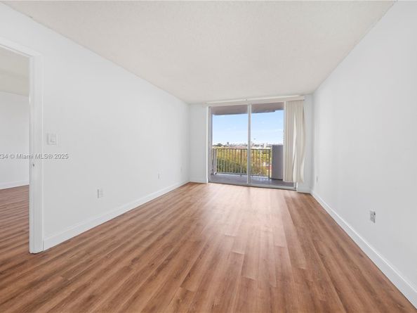 1300 NE Miami Gardens Dr 512E, Miami FL 33179