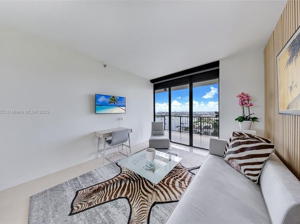 1000 Venetian Way 1902, Miami FL 33139