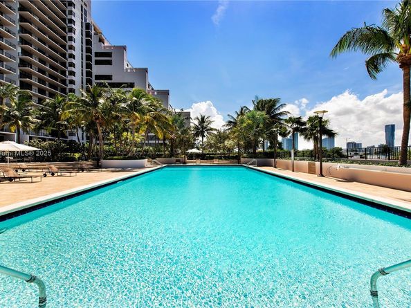 1000 Venetian Way 1902, Miami FL 33139