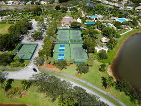 903 NW 167th Ave, Pembroke Pines FL 33028