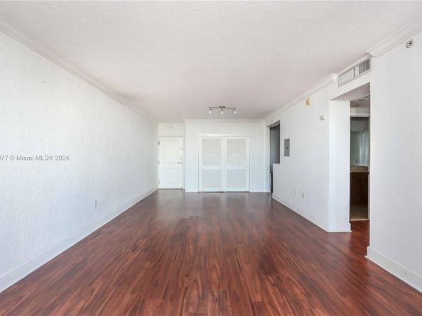 401 69 St 411, Miami Beach FL 33141
