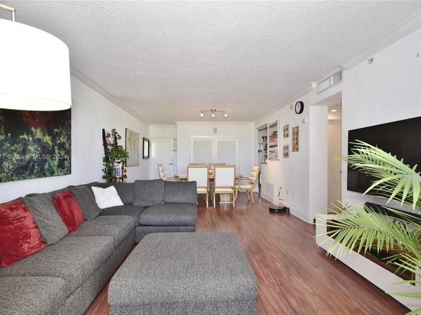401 69 St 411, Miami Beach FL 33141