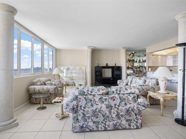 2100 Sans Souci Blvd PH F2, North Miami FL 33181