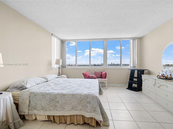 2100 Sans Souci Blvd PH F2, North Miami FL 33181
