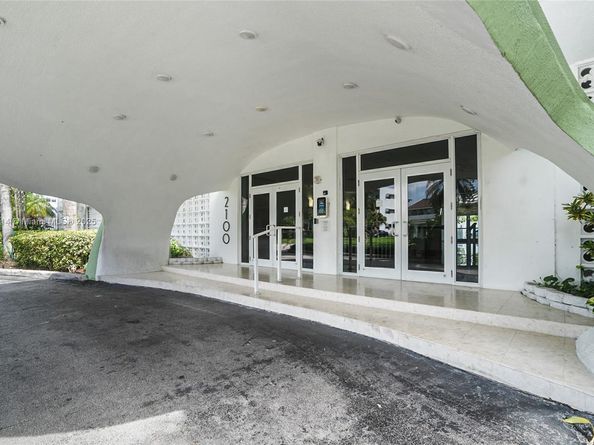 2100 Sans Souci Blvd PH F2, North Miami FL 33181