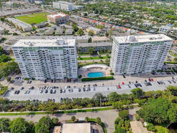 2100 Sans Souci Blvd PH F2, North Miami FL 33181
