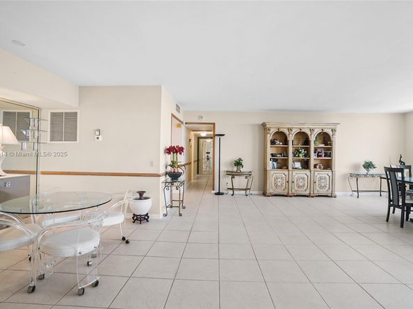 2100 Sans Souci Blvd PH F2, North Miami FL 33181