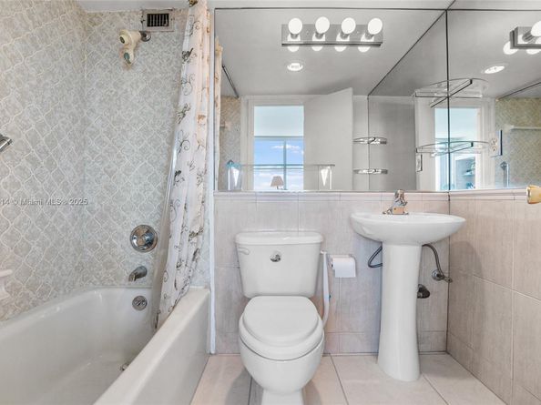 2100 Sans Souci Blvd PH F2, North Miami FL 33181