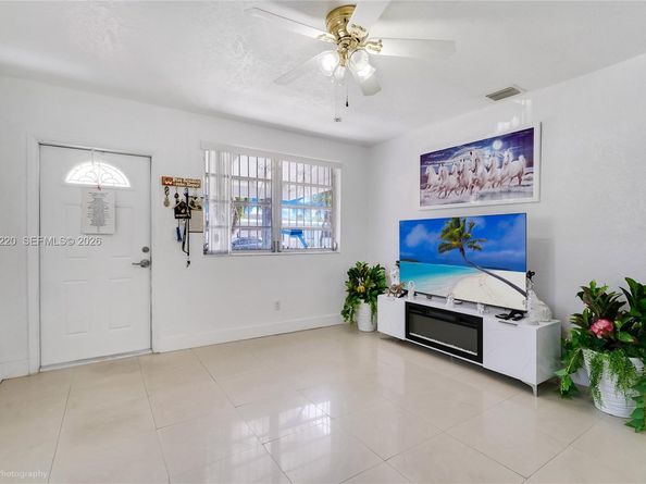 860 SE 7th Ave, Hialeah FL 33010