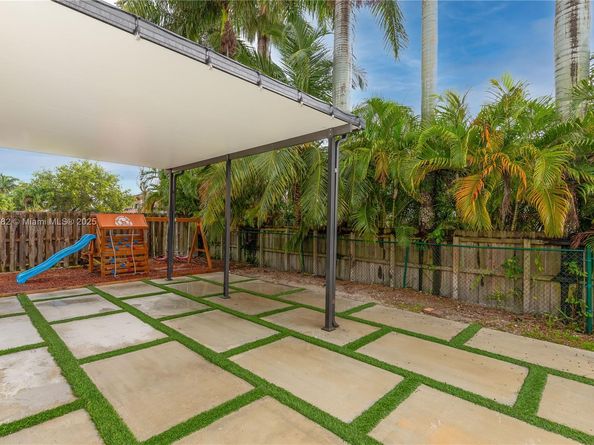 4152 NE 20th St, Homestead FL 33033