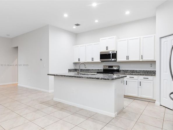 4152 NE 20th St, Homestead FL 33033