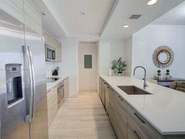 121 NE 34th St 1507, Miami FL 33137