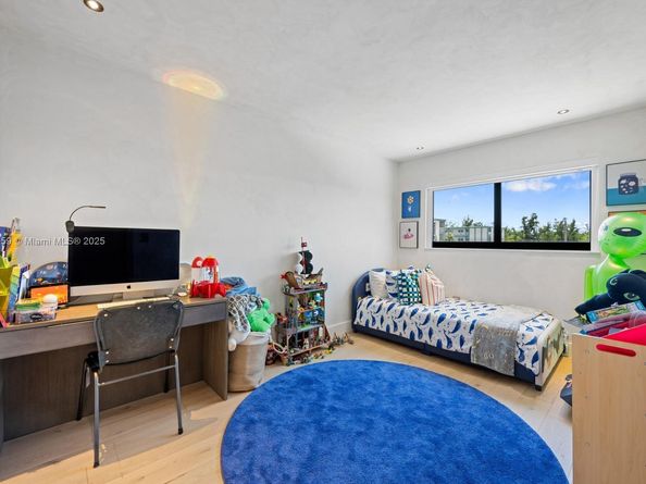 3904 NE 167th St 10, North Miami Beach FL 33160