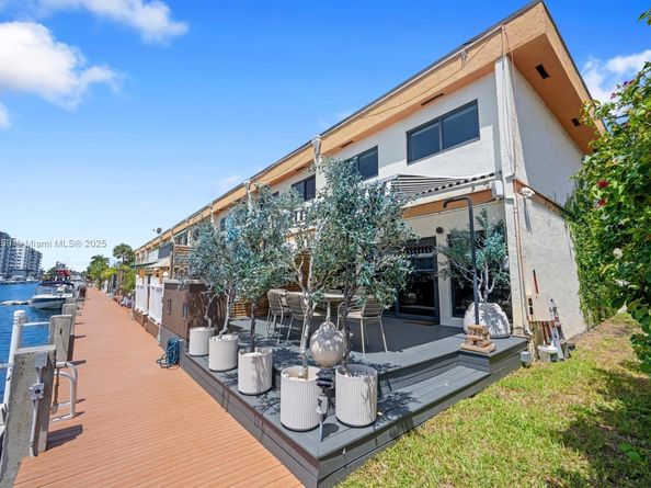3904 NE 167th St 10, North Miami Beach FL 33160