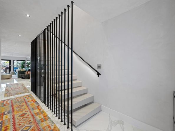 3904 NE 167th St 10, North Miami Beach FL 33160