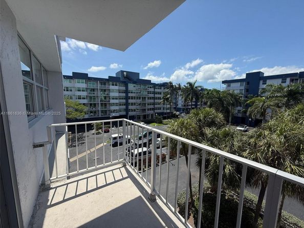 16546 NE 26th Ave 4J, North Miami Beach FL 33160
