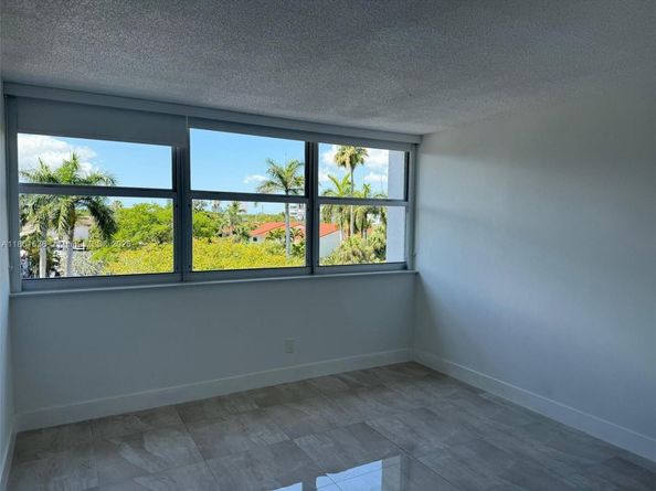 16546 NE 26th Ave 4J, North Miami Beach FL 33160