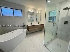 427 SW 169th Ter, Weston FL 33326