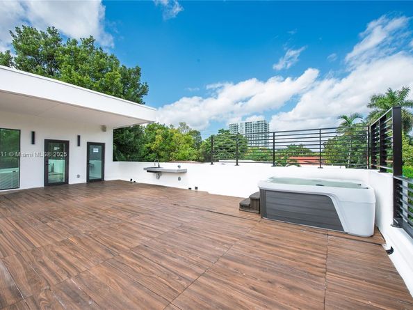 101 SW 25th Rd, Miami FL 33129