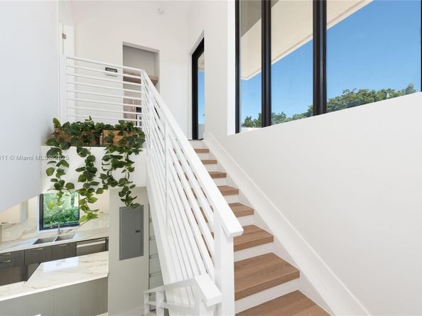 101 SW 25th Rd, Miami FL 33129