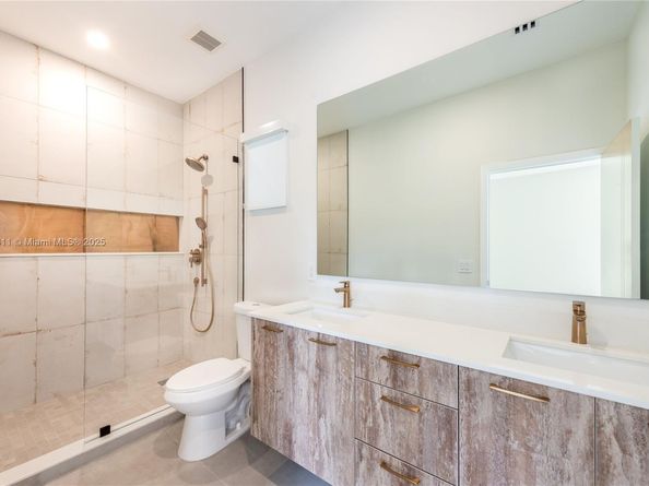 101 SW 25th Rd, Miami FL 33129