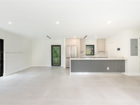 101 SW 25th Rd, Miami FL 33129