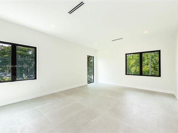 101 SW 25th Rd, Miami FL 33129