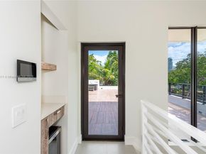 101 SW 25th Rd, Miami FL 33129