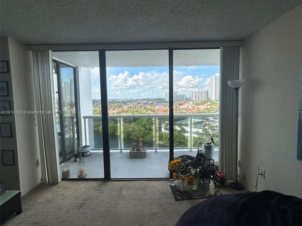 20515 E Country Club Dr 1042, Aventura FL 33180