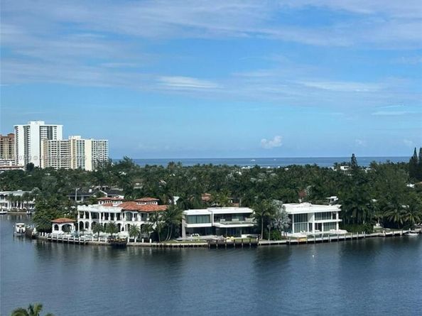 20515 E Country Club Dr 1042, Aventura FL 33180